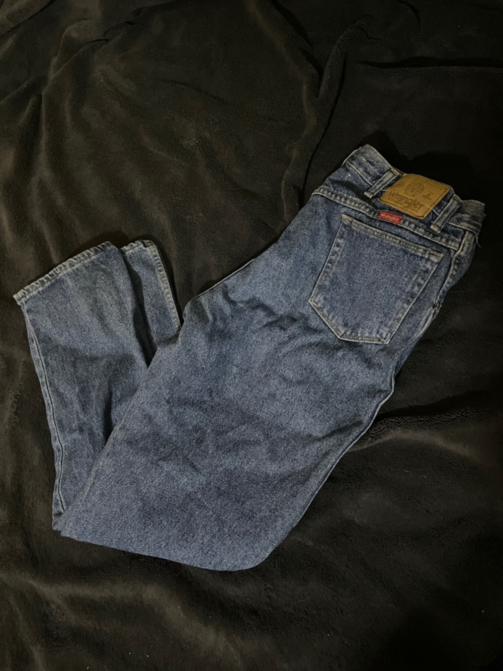 Wrangler Relaxed Fit Men's Jeans in Classic Denim Blue